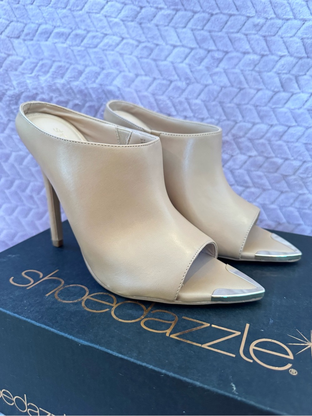 NWB Shoe Dazzle Peep-Toe Heel Bootie in Taupe/Tan Size 10